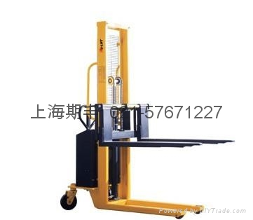 经济型半电动堆高车